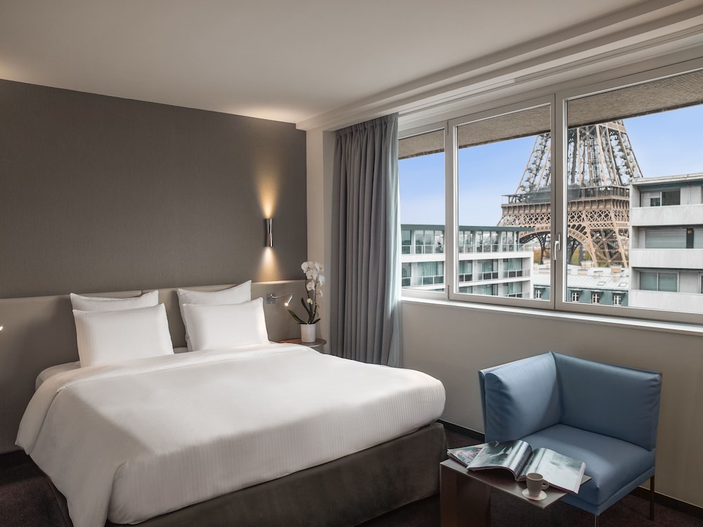 DELUXE, KING BED, EIFFEL VIEW, BALCONY