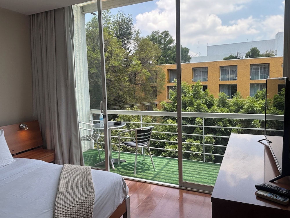 Lombardo Suites 18/50