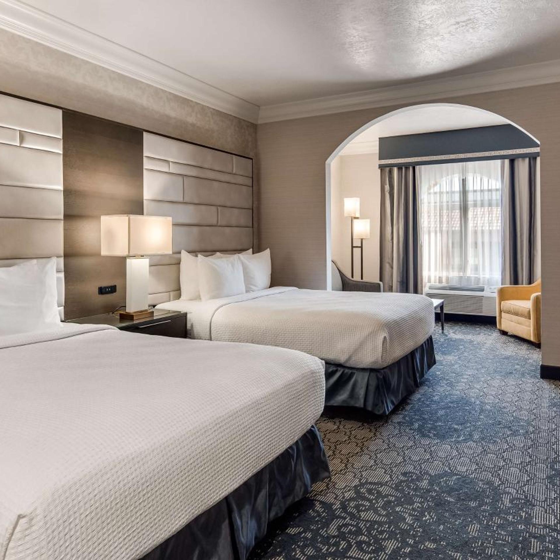 Suite, 2 Queen Beds, Sofa, South Tower