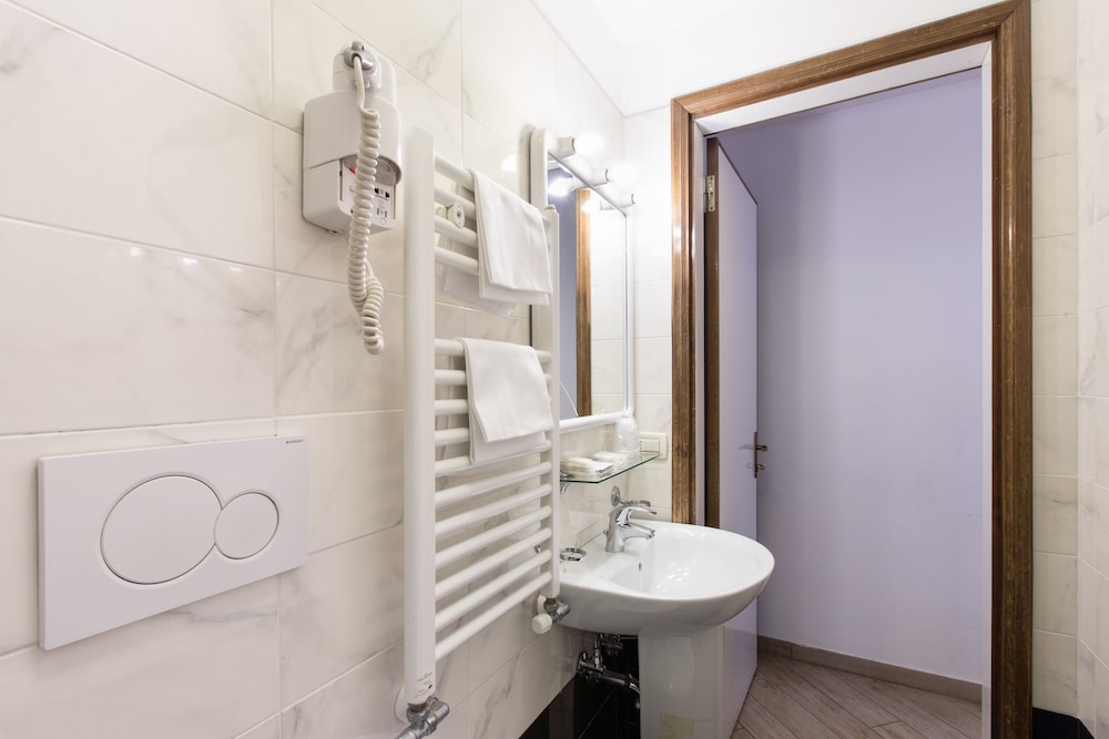 HOTEL AGLI ARTISTI 28/32
