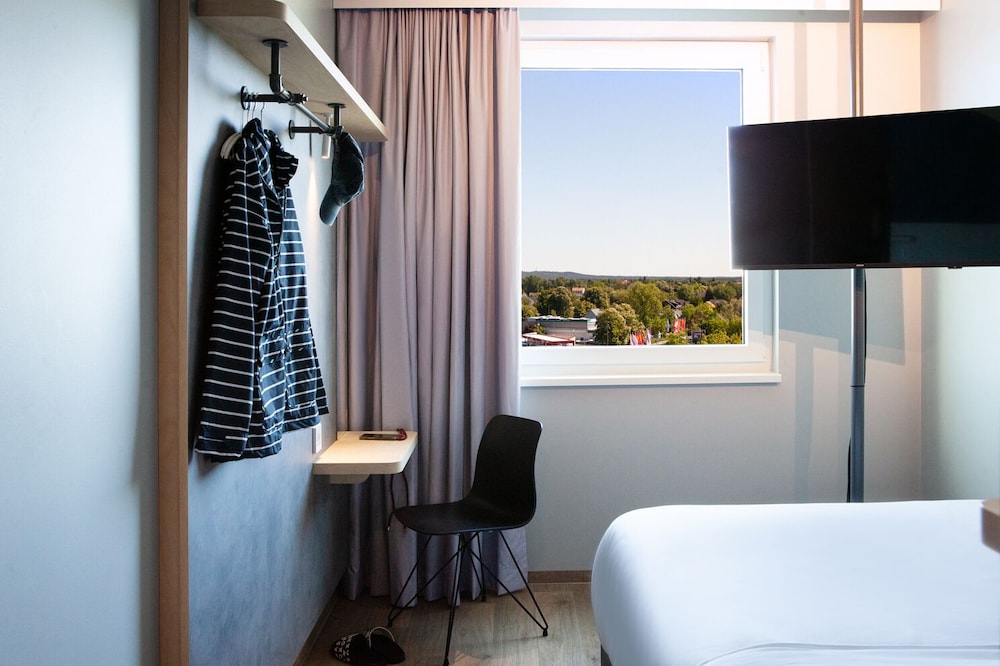 ibis budget Hotel Berlin Airport 10/45
