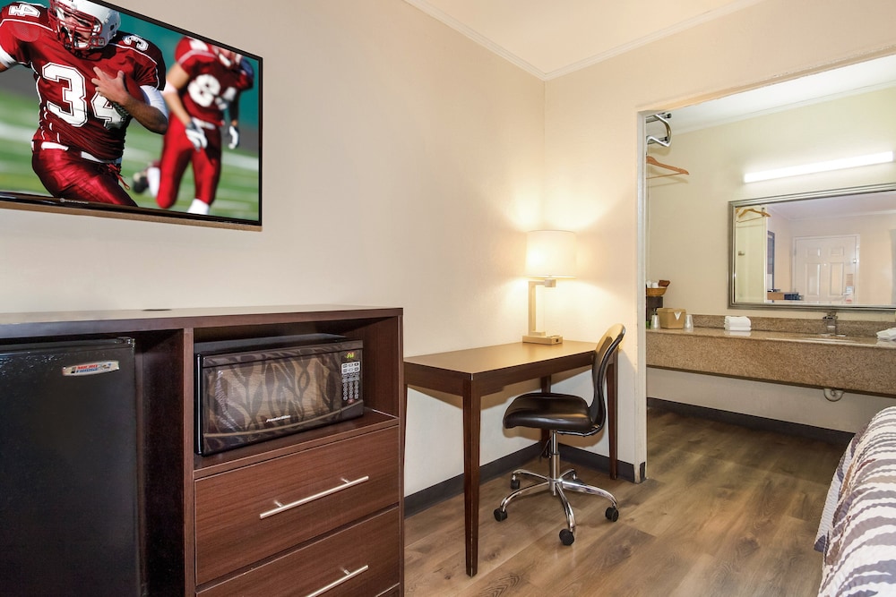 Red Roof Inn Santee 32/49
