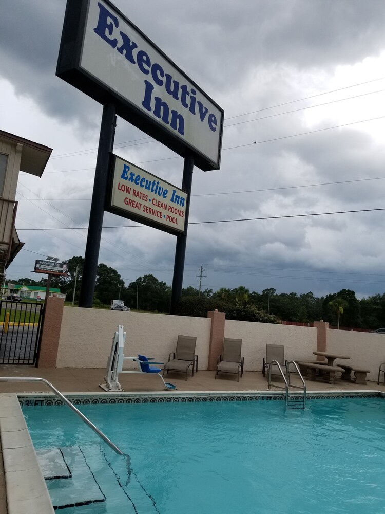 Executive Inn 37/40