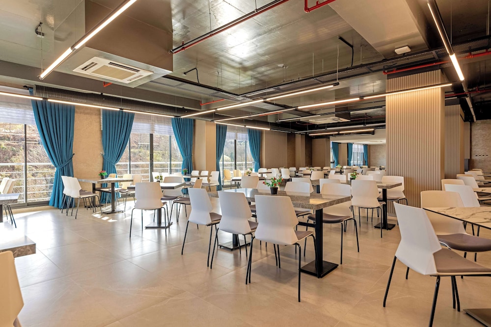First Joy Hotel 32/49