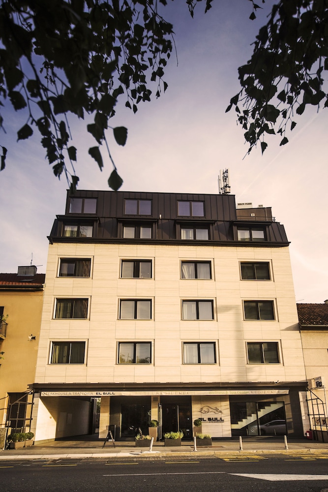 Residence 4/50