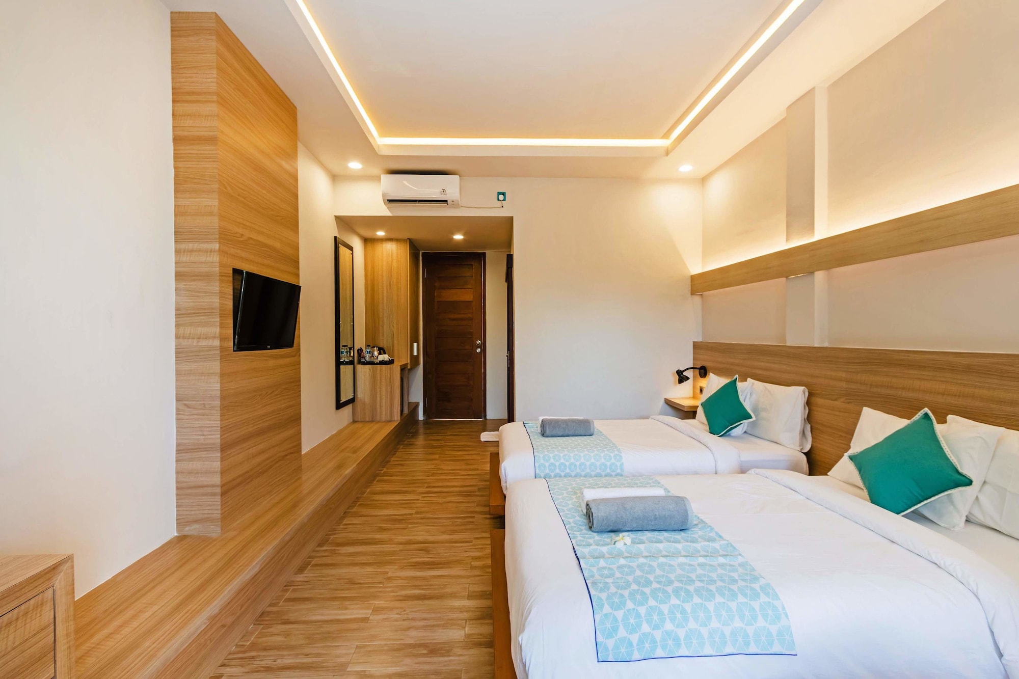 DELUXE, TWIN BEDS, GARDEN VIEW