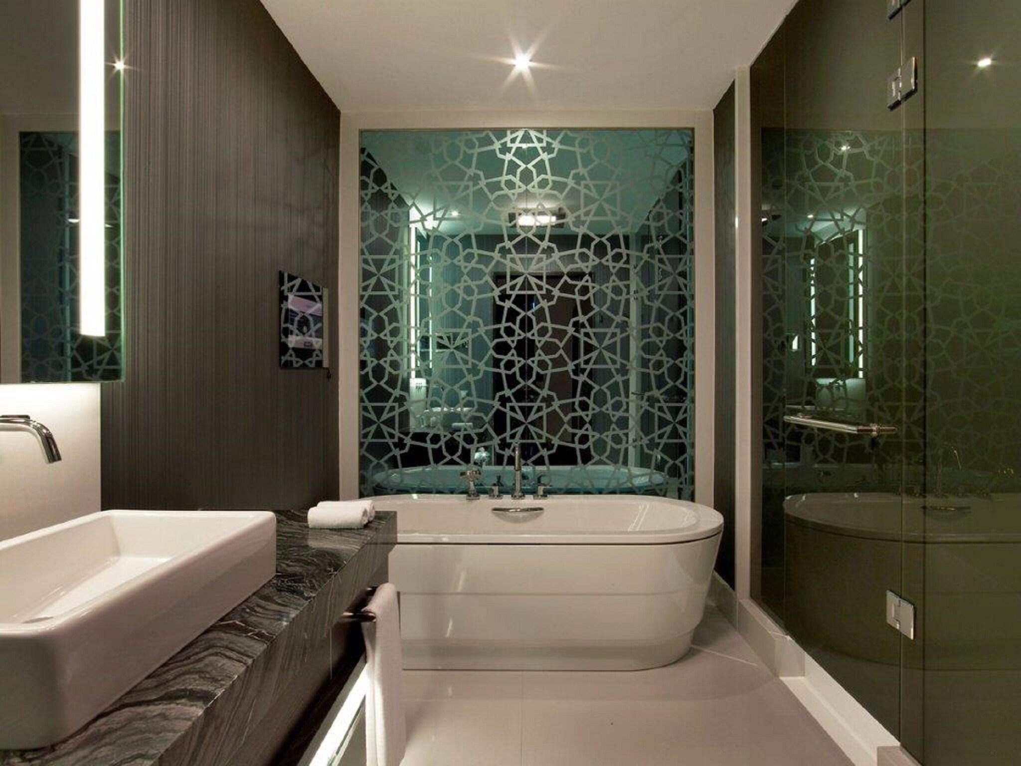 غرفة تنفيذية بسريرين منفصلين، Le Meridien Istanbul Etiler 3/4