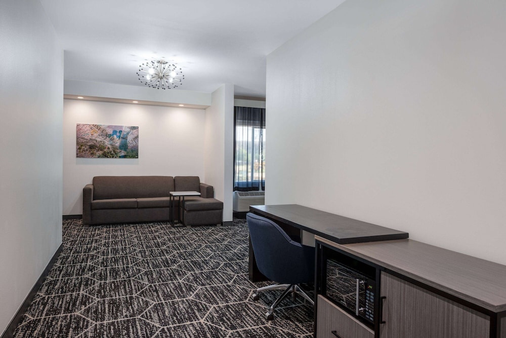 La Quinta Inn & Suites by Wyndham Yucaipa 39/51
