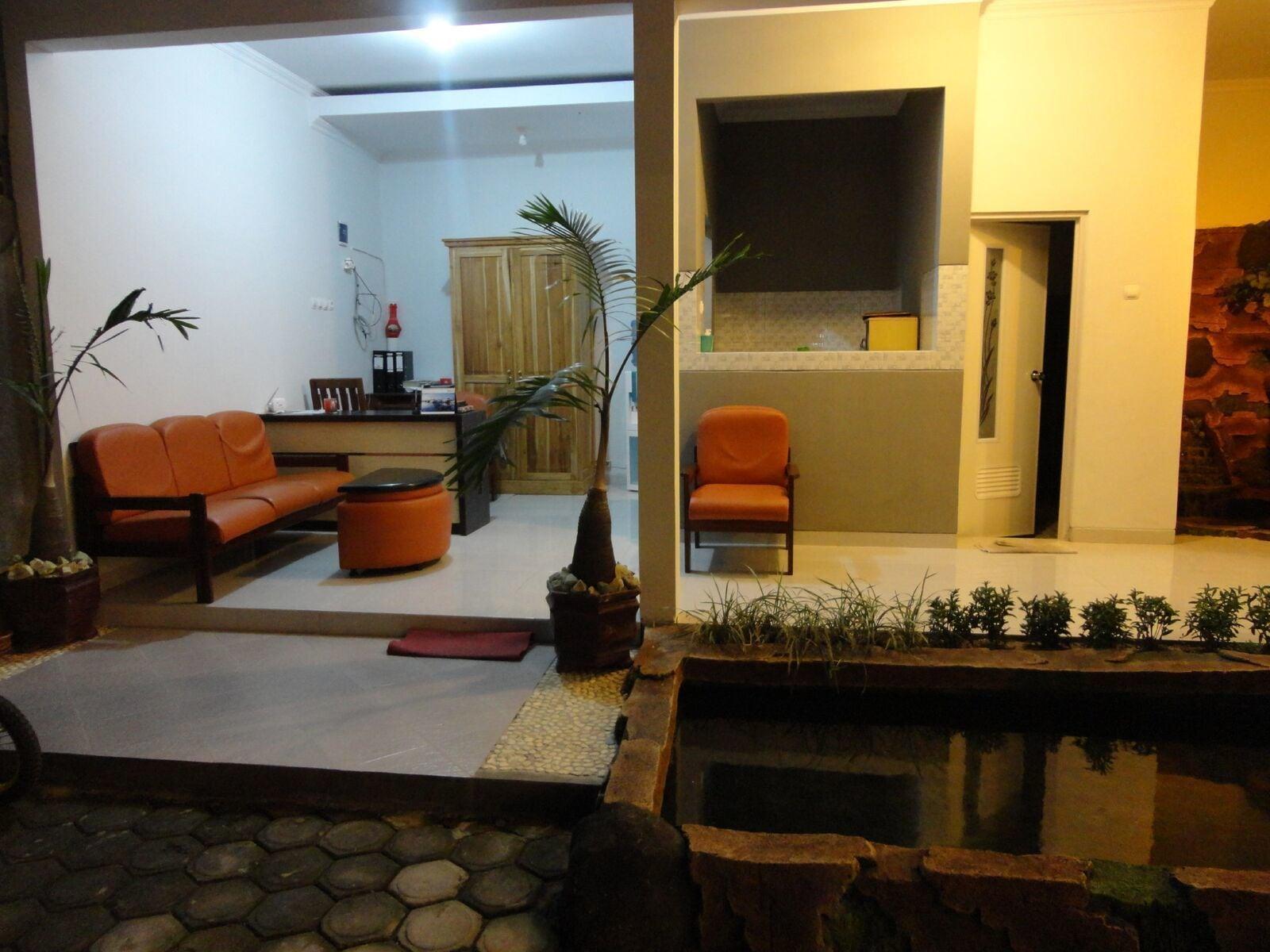 Pendowo Huis Guest House 7/11