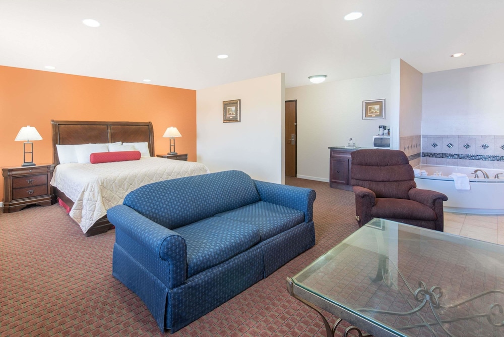 Days Inn by Wyndham Minot 22/30
