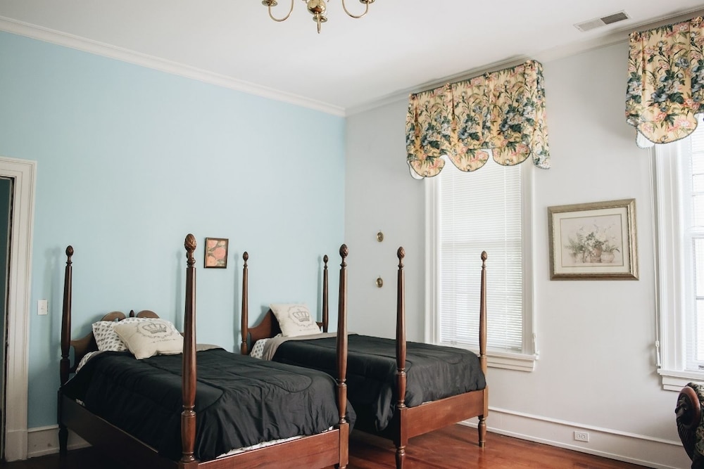 1912 Bed and Breakfast 26/59