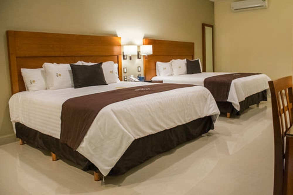 Hotel Ecce Inn 8/32