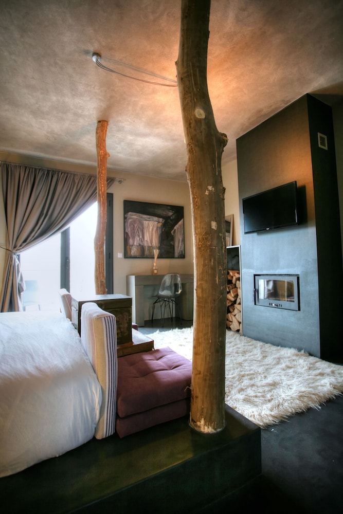 Oniropetra Boutique Hotel 24/75