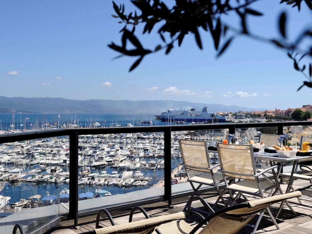 Mercure Ajaccio Centre 33/76