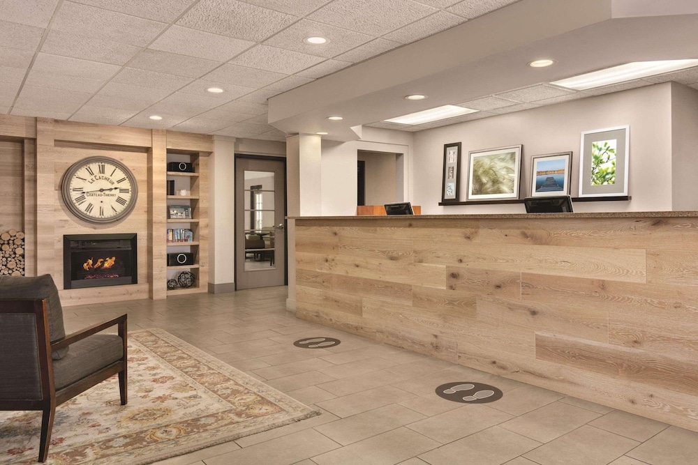 Country Inn and Suites by Radisson, Port Clinton, OH 3/24
