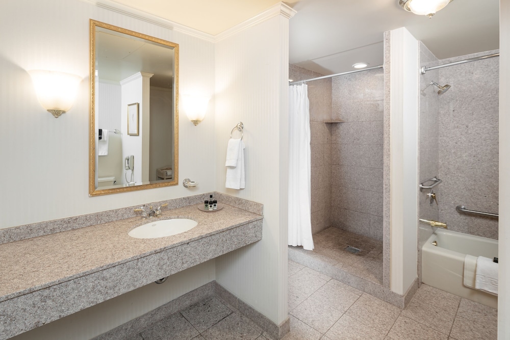 Junior Suite, Studio, 2 Double Beds, Sofa، The Berkeley Richmond, Outset Collection by Hilton 2/3
