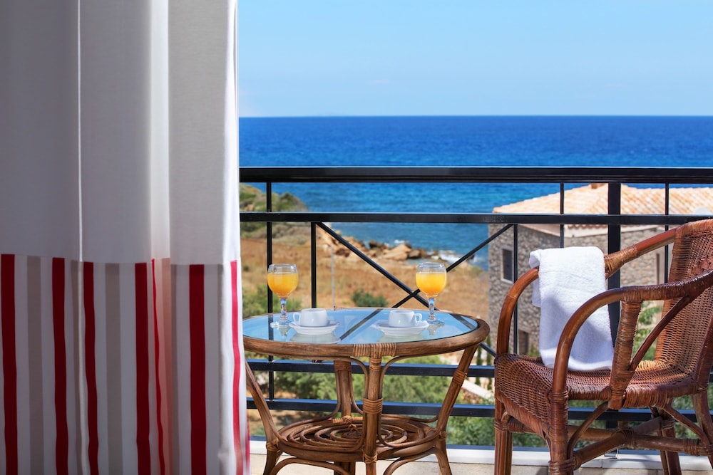 Iris Beach Hotel 39/41