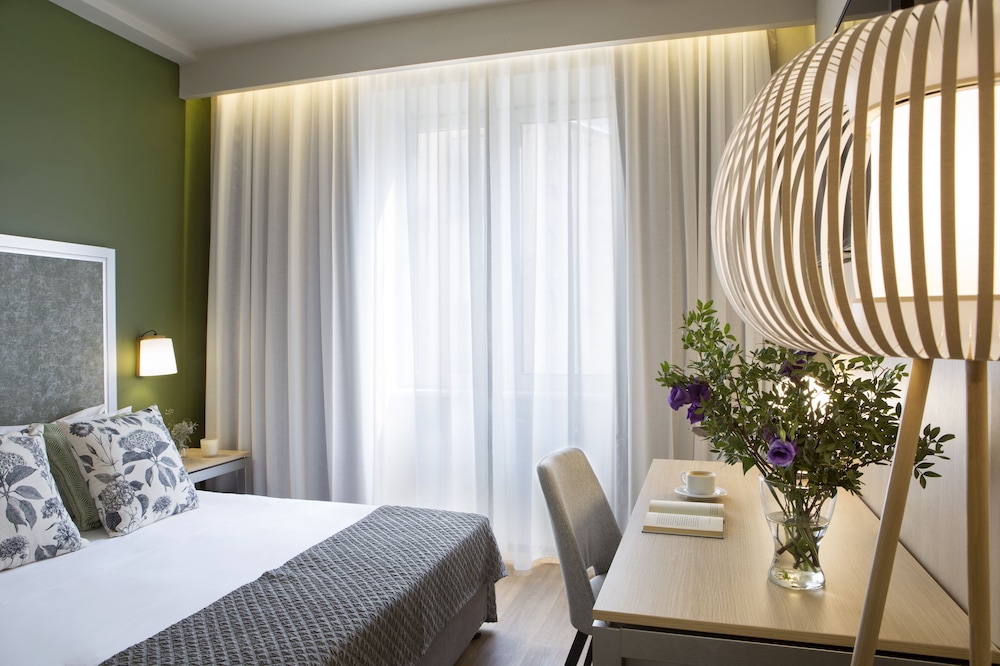 Zeus Essence Bucharest, Trademark Collection by Wyndham 9/65