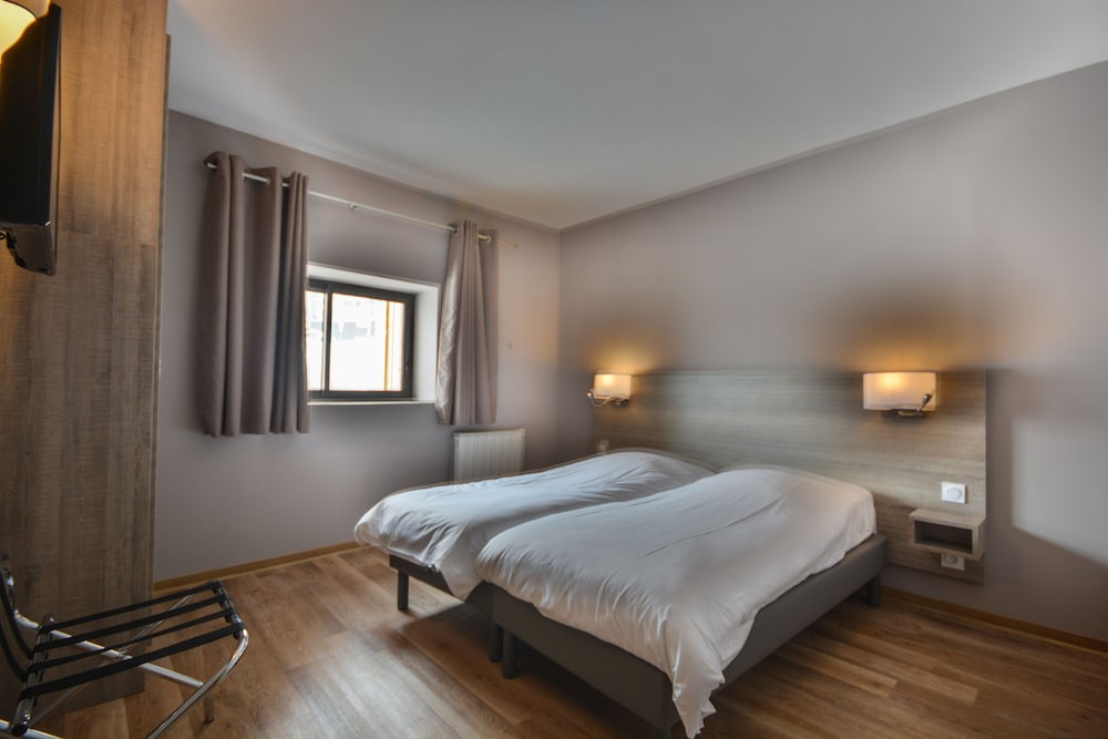 SOWELL RESIDENCES New Chastillon 20/76