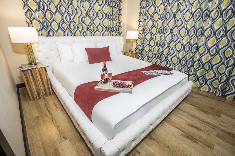 1 BEDROOM, DELUXE, SUITE, KING BED
