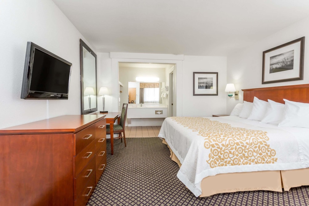 Days Inn By Wyndham Kimball 12/21