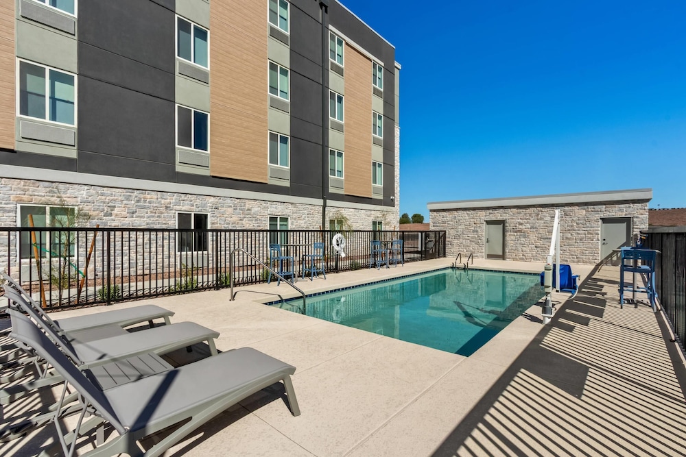 Everhome Suites Yuma East I-8 44/50