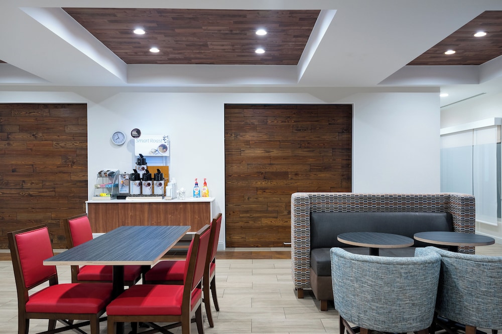 Holiday Inn Express and Suites Florence I-95 and I-20 Civic Ctr, an IHG Hotel 60/70