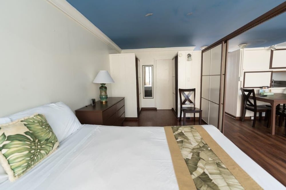 Holiday Surf Hotel 10/43