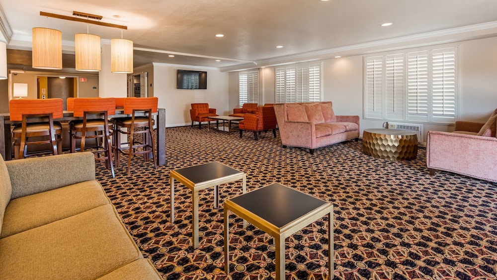 Lompoc Valley Inn and Suites 17/33