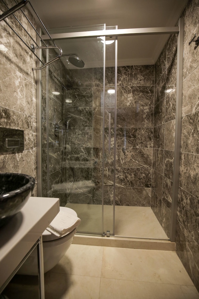 Artika Hotel 12/48
