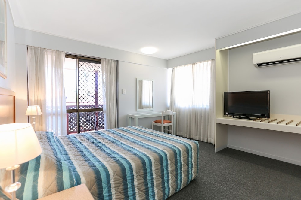 Reef Resort Motel 12/36