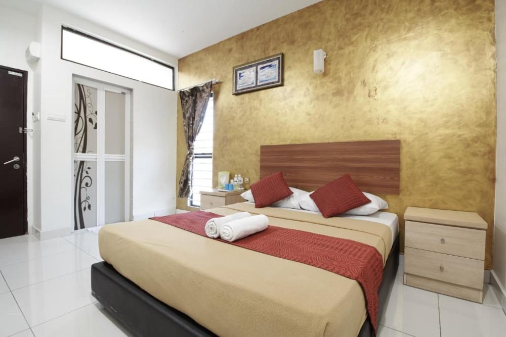 Deluxe Queen Room