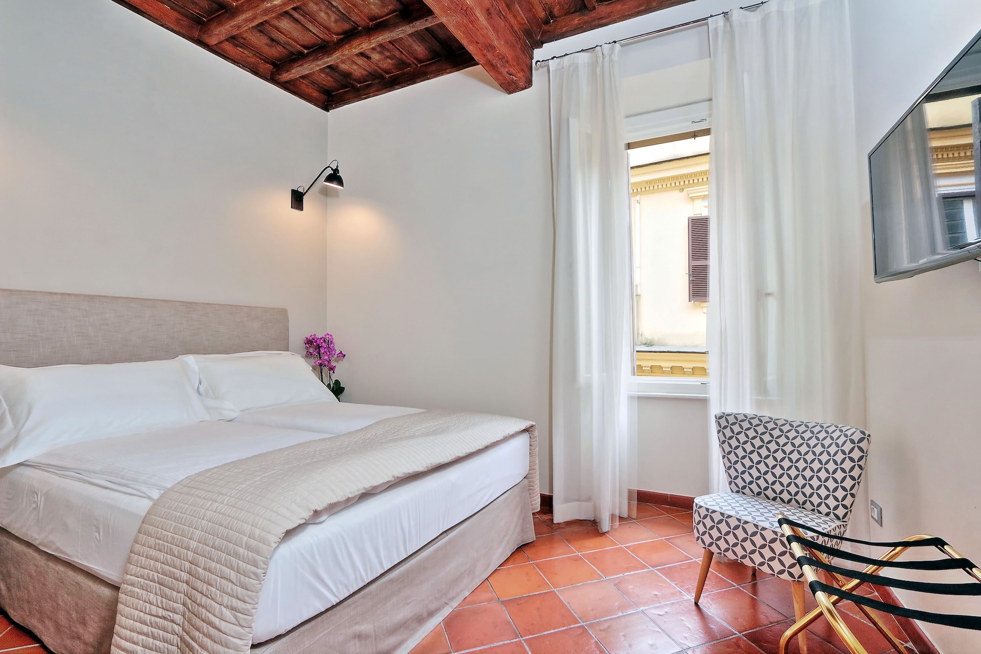 DELUXE, APARTMENT, TERRACE, COURTYARD AREA