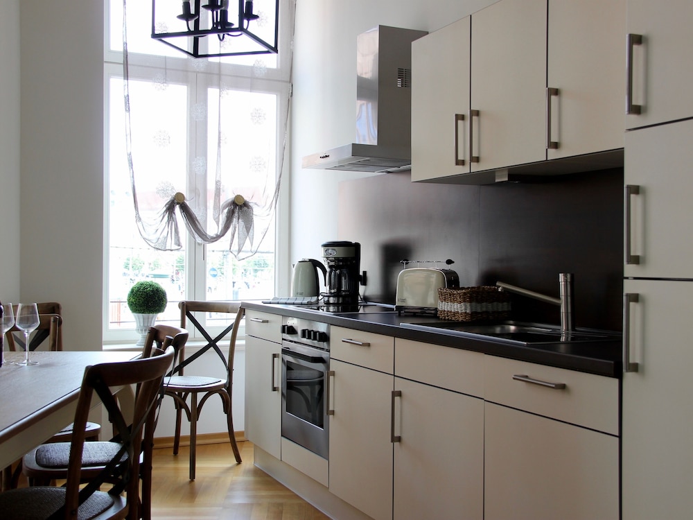 Leon Suite Apartments 25/50
