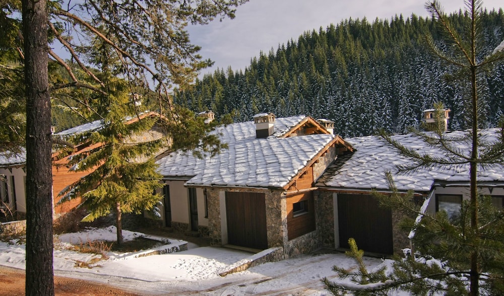 Holiday Village Kochorite 12/31