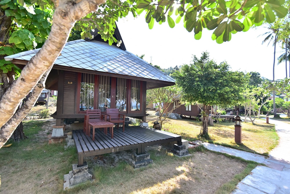 Koh Ngai Thanya Beach Resort 10/65