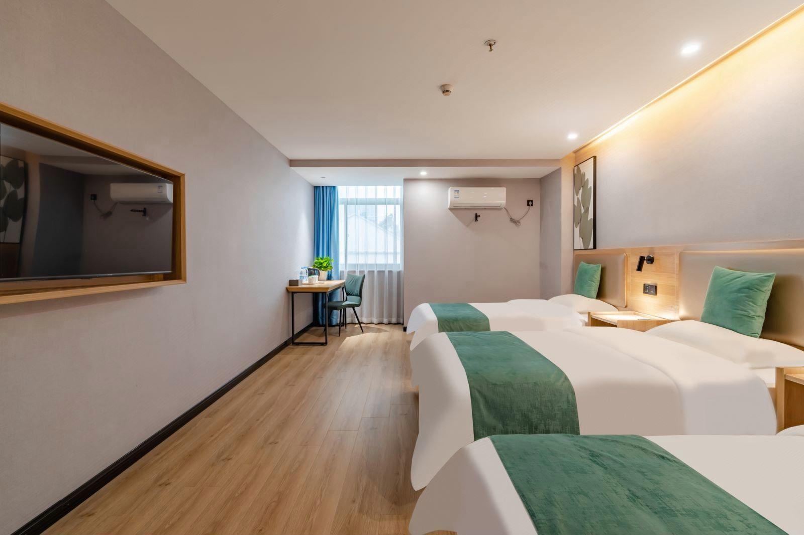 ROOM, TRIPLE