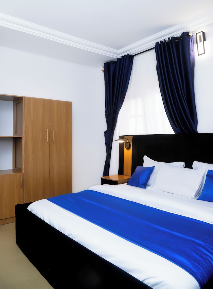 غرفة ملكية بسرير كوين، Western Dreams Hotel 3/6