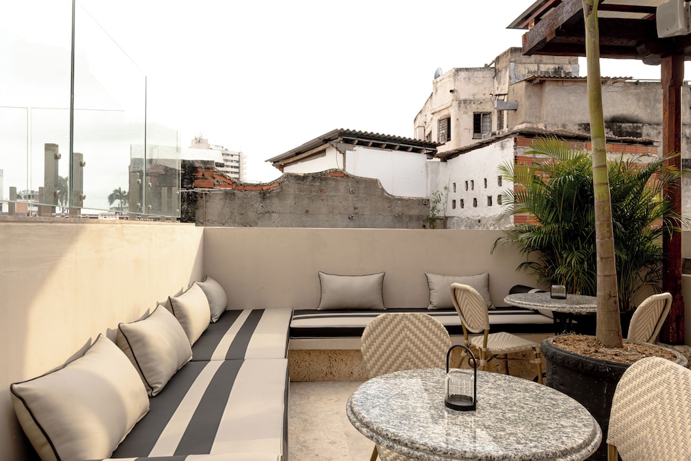 Casa Bianca by Faranda Boutique 40/58
