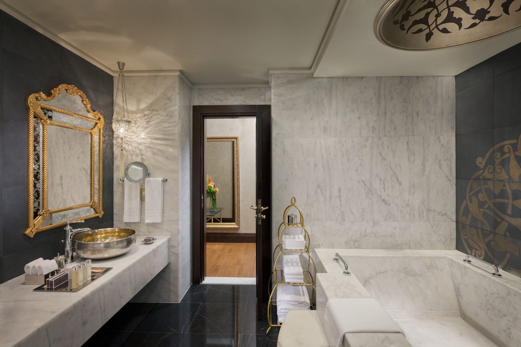 1 Bedroom, Imperial, Spa, Suite, King Bed, Club Lounge Access، Jumeirah Zabeel Saray Dubai 3/4