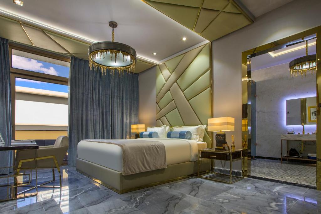 Suite, Balcony
