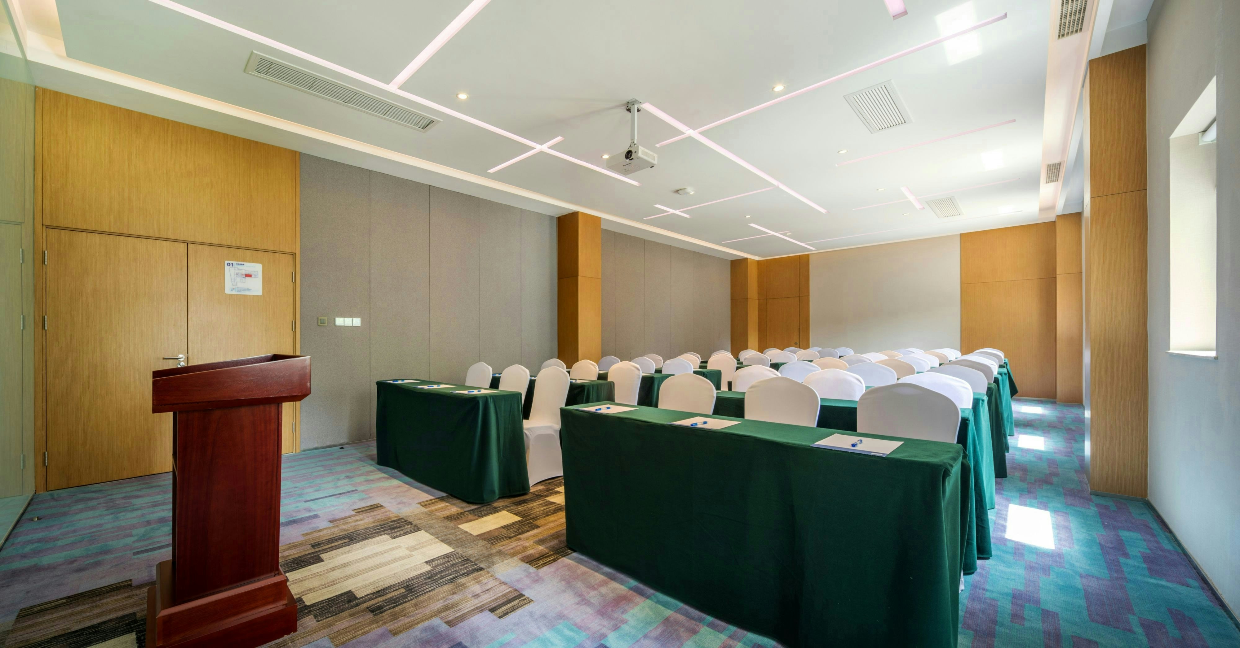 Holiday Inn Express Shaoxing Paojiang 26/29