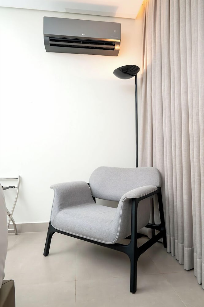 Royal Jardins Boutique Hotel 49/67