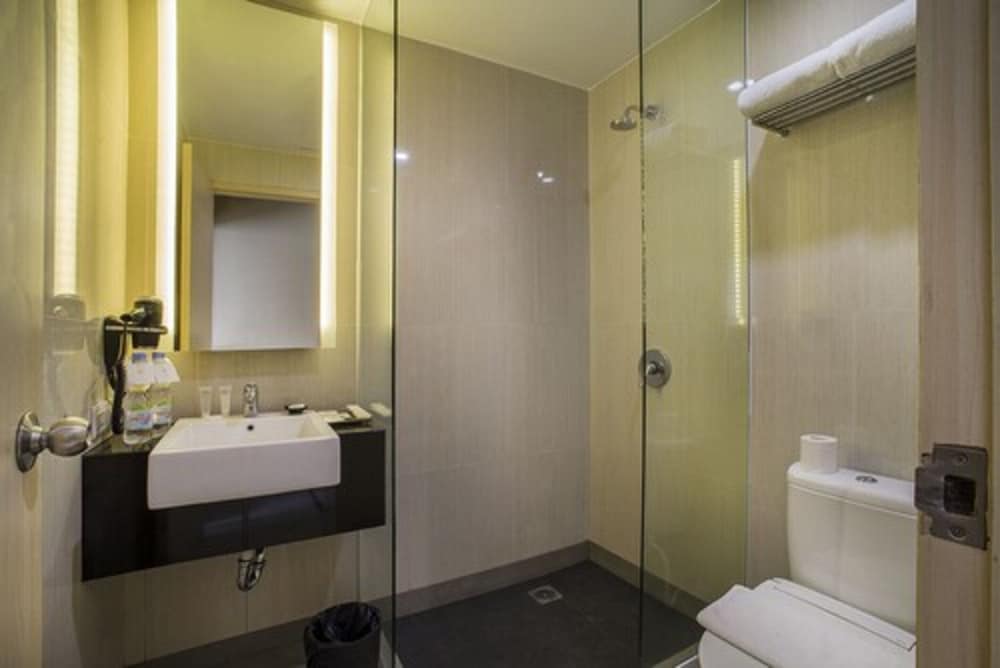 eL Hotel Jakarta 47/47