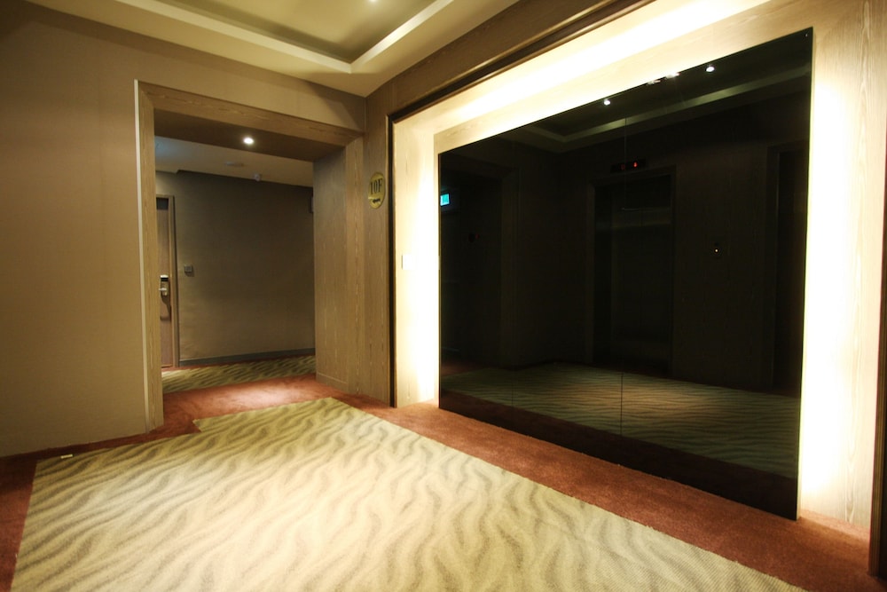 Grand Earl Hotel 29/48