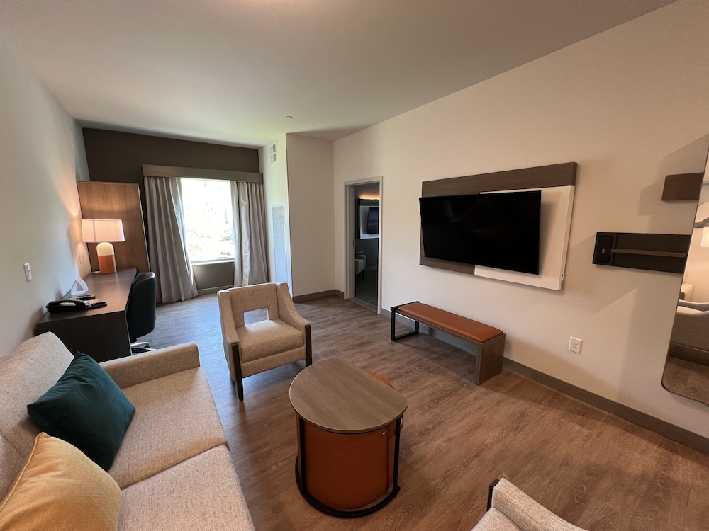 Comfort Suites Gatlinburg Downtown-Convention Center 41/60