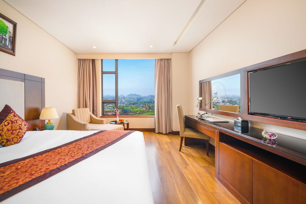 DELUXE, DOUBLE BED