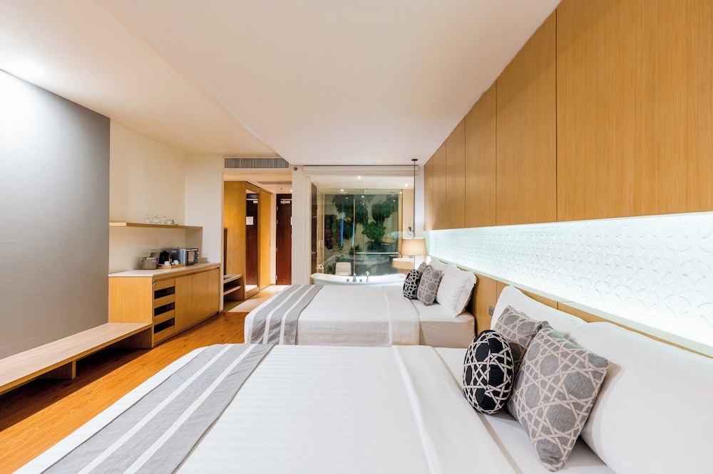 Phuket Graceland Resort & Spa 10/70