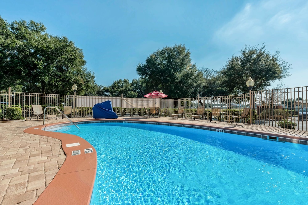Sleep Inn & Suites Near Florida Horse Park photo4