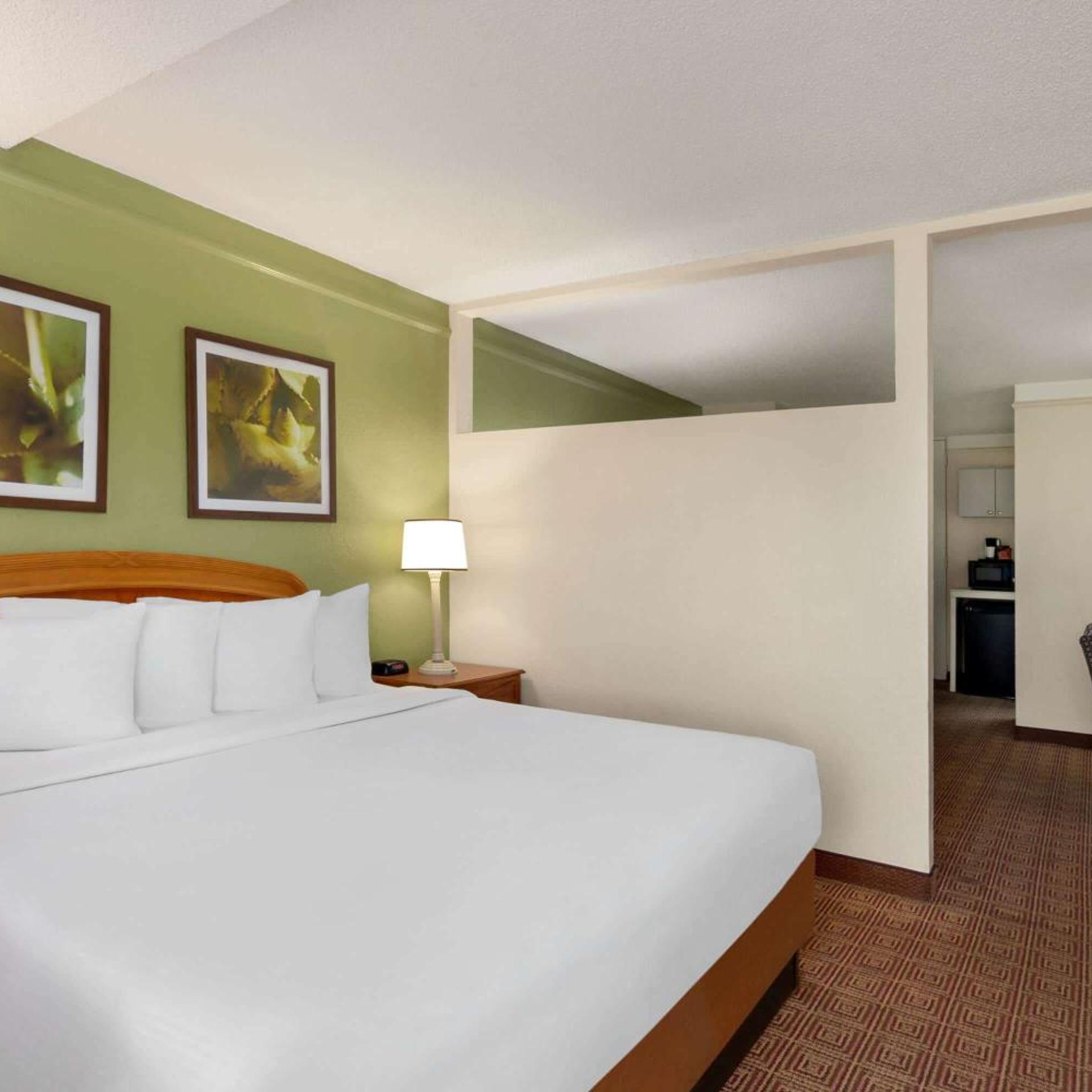SUPERIOR, KING BED